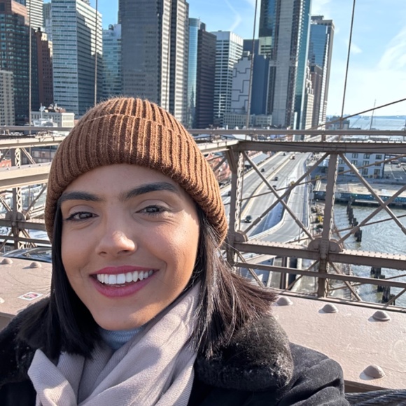 Meet your Posher, Yulisa - Picture 3 of 4